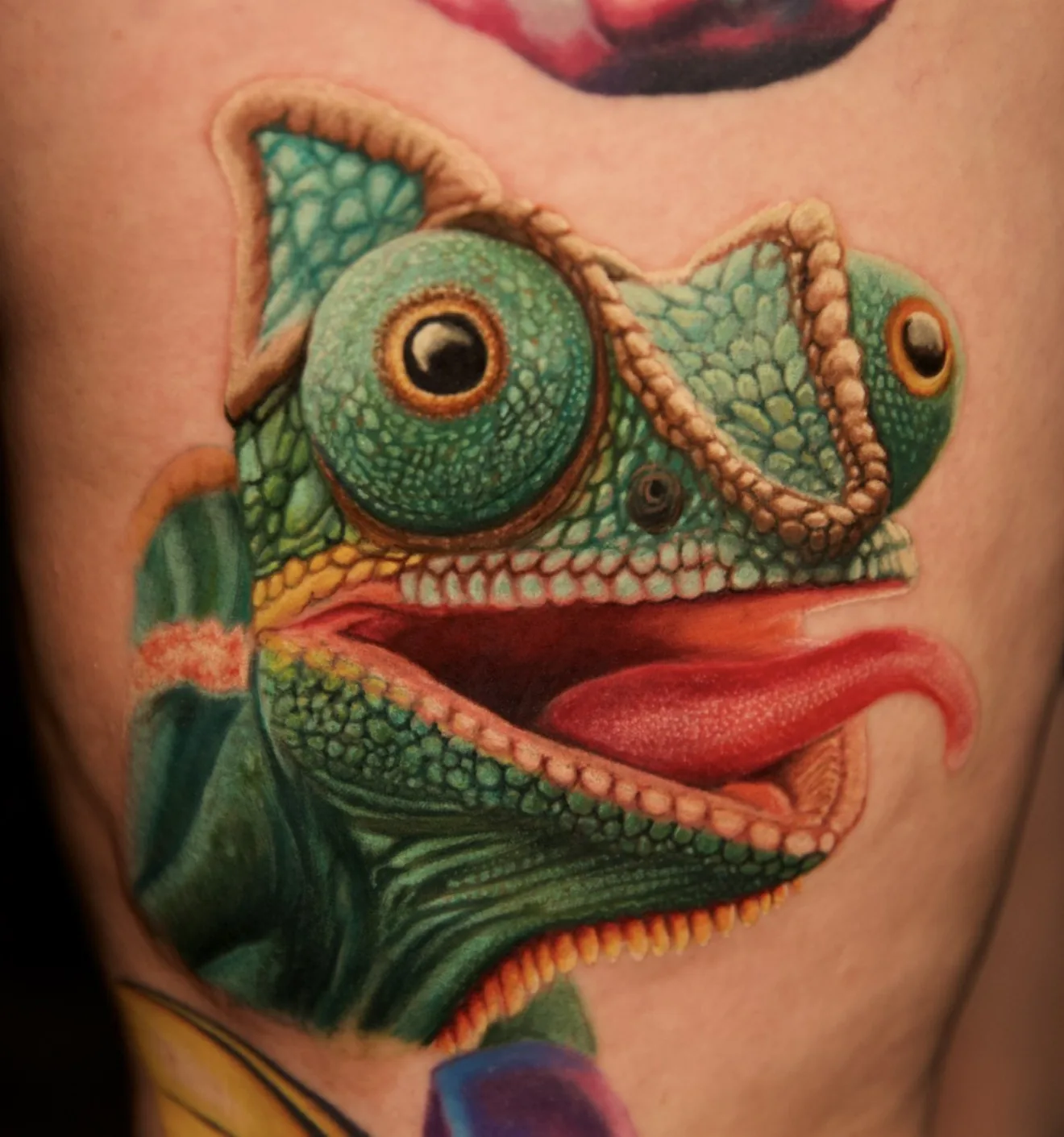 A colourful chameleon tattoo by VI_LU TATTOO